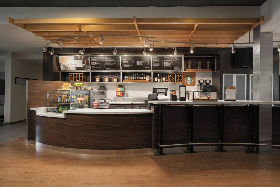 Breakfast and dinner served