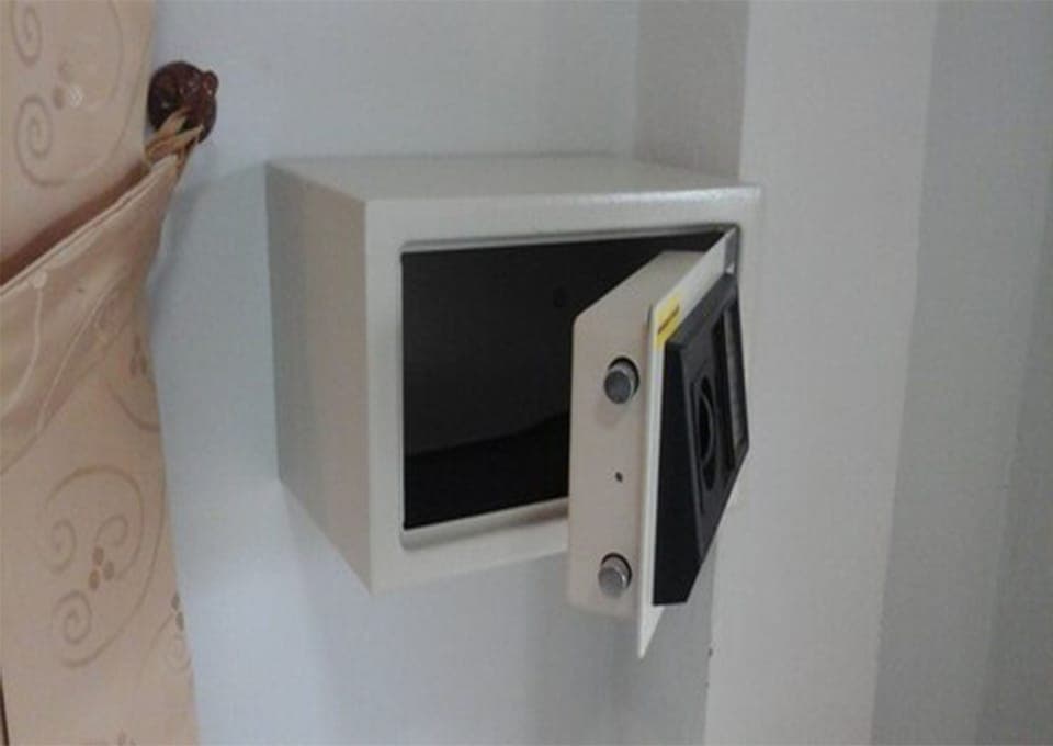 Standard Double Room | Safe