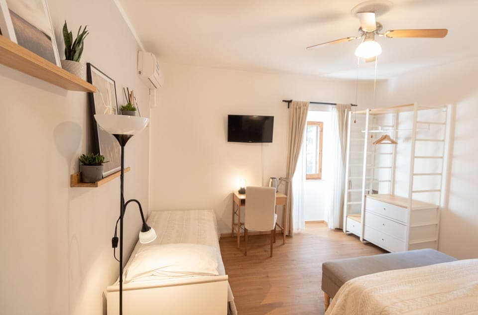 Premium Triple Room, Multiple Beds, Private Bathroom, Valley View (Camera Sol1) | Premium bedding, individually decorated, individually furnished, desk