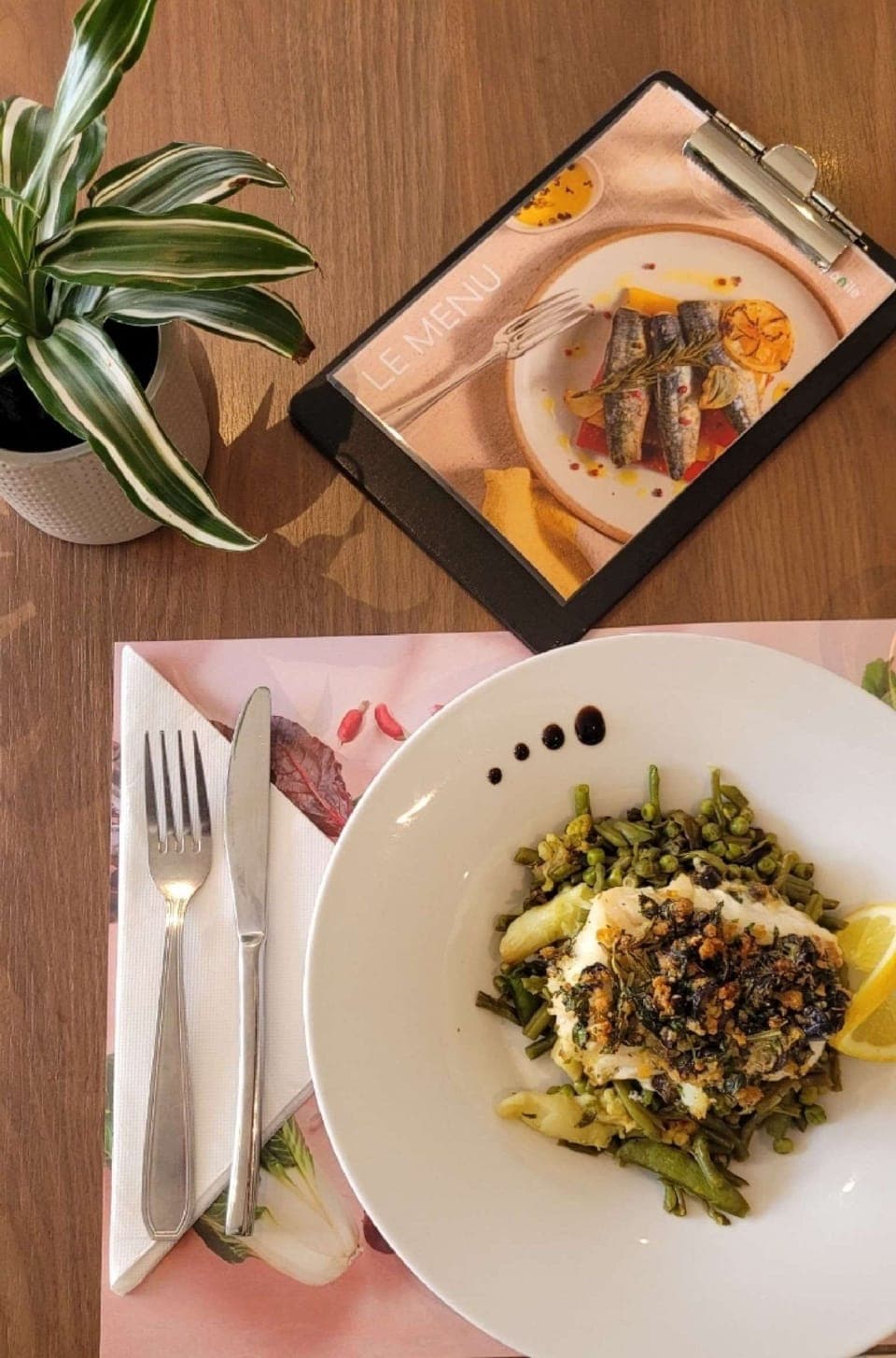 Breakfast and dinner served, French cuisine