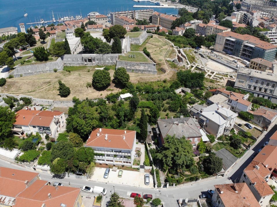 Dislocated Room (Annex Building) | Premium bedding, down comforters, pillowtop beds, in-room safe