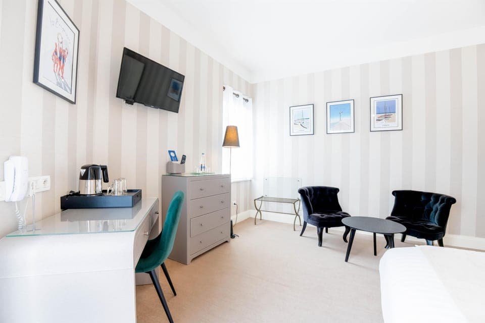 In-room safe, desk, soundproofing, iron/ironing board