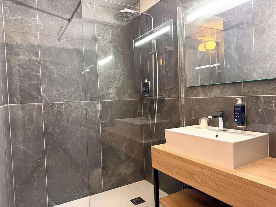 Comfort Double or Twin Room | Bathroom | Bathtub, free toiletries, hair dryer, towels