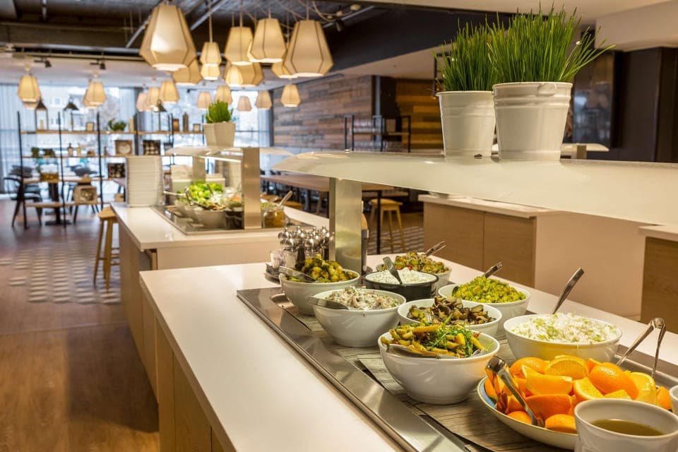 2 restaurants, breakfast, lunch, dinner served; international cuisine