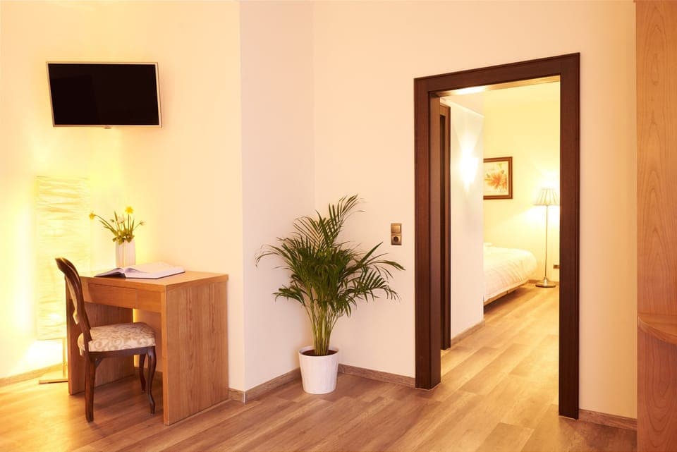 In-room safe, rollaway beds