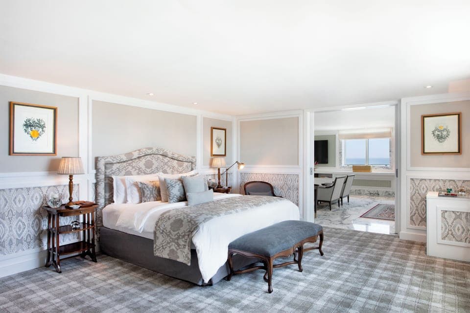 Suíte Presidencial | Minibar, in-room safe, desk, laptop workspace