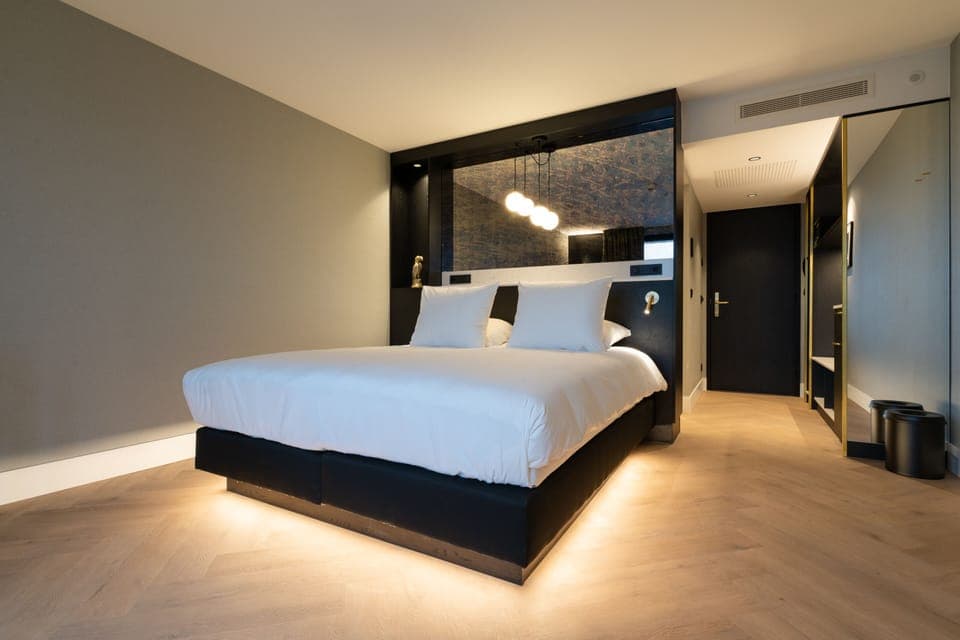 Deluxe Double Room | Hypo-allergenic bedding, in-room safe, desk, laptop workspace