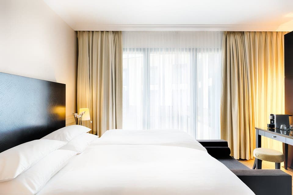 Hypo-allergenic bedding, in-room safe, desk, laptop workspace