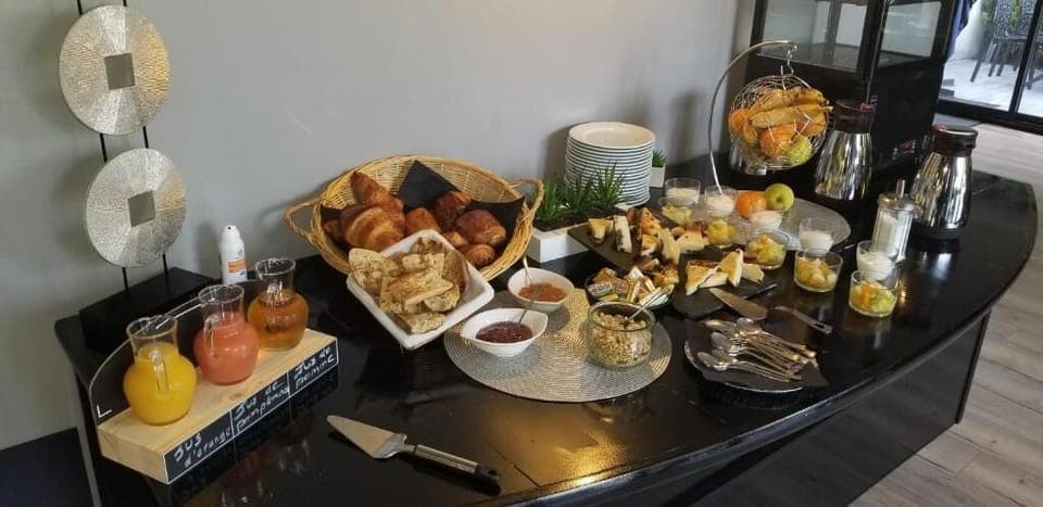 Daily continental breakfast for a fee