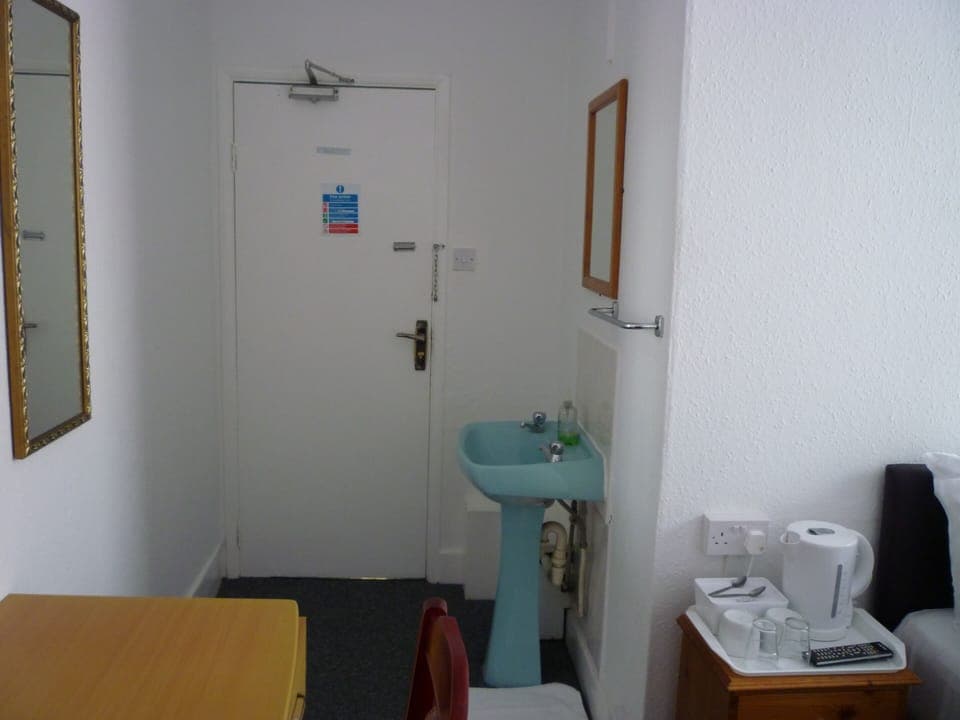 Standard Double Room, 1 Double Bed, Shared Bathroom | Iron/ironing board, free WiFi