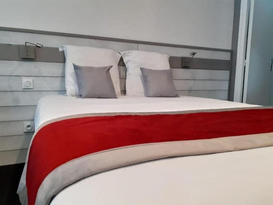 Double Room | Desk, free WiFi, bed sheets