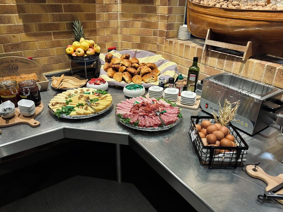 Daily buffet breakfast (EUR 9.50 per person)