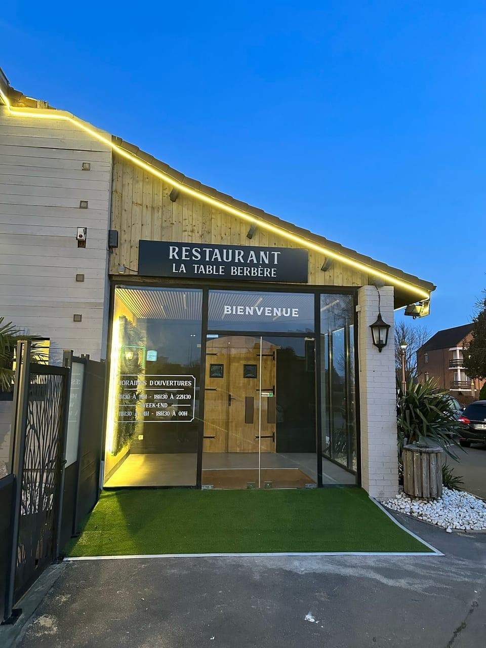 Lunch and dinner served, Middle Eastern cuisine