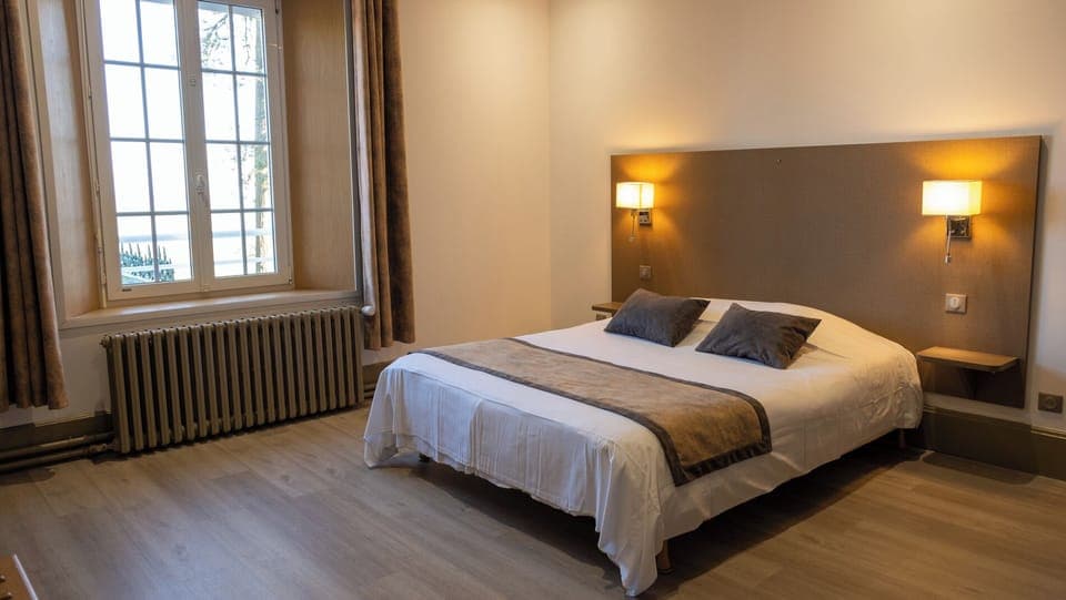 Double Room | Desk, free WiFi, bed sheets