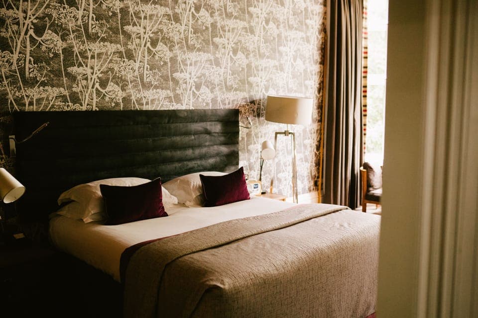 Deluxe Room | Egyptian cotton sheets, hypo-allergenic bedding, minibar, in-room safe