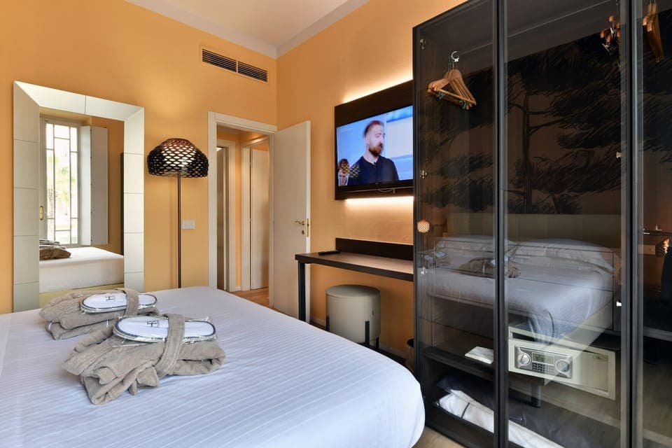 Suite with Balcony and Turkish Bath | Minibar, in-room safe, desk, blackout drapes