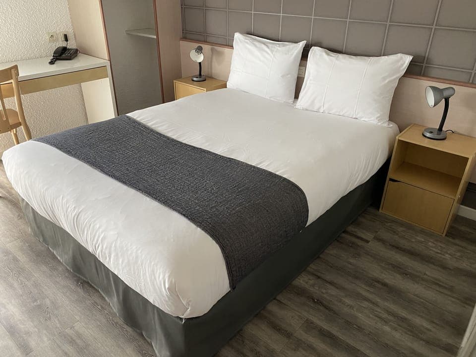 Standard Double Room | Desk, soundproofing, bed sheets