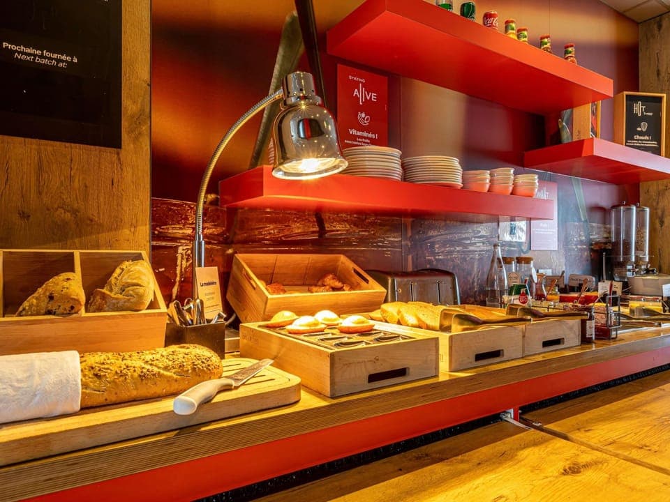 Daily buffet breakfast (EUR 13.20 per person)