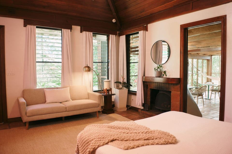 Estate Cottage | Hypo-allergenic bedding, in-room safe, individually decorated