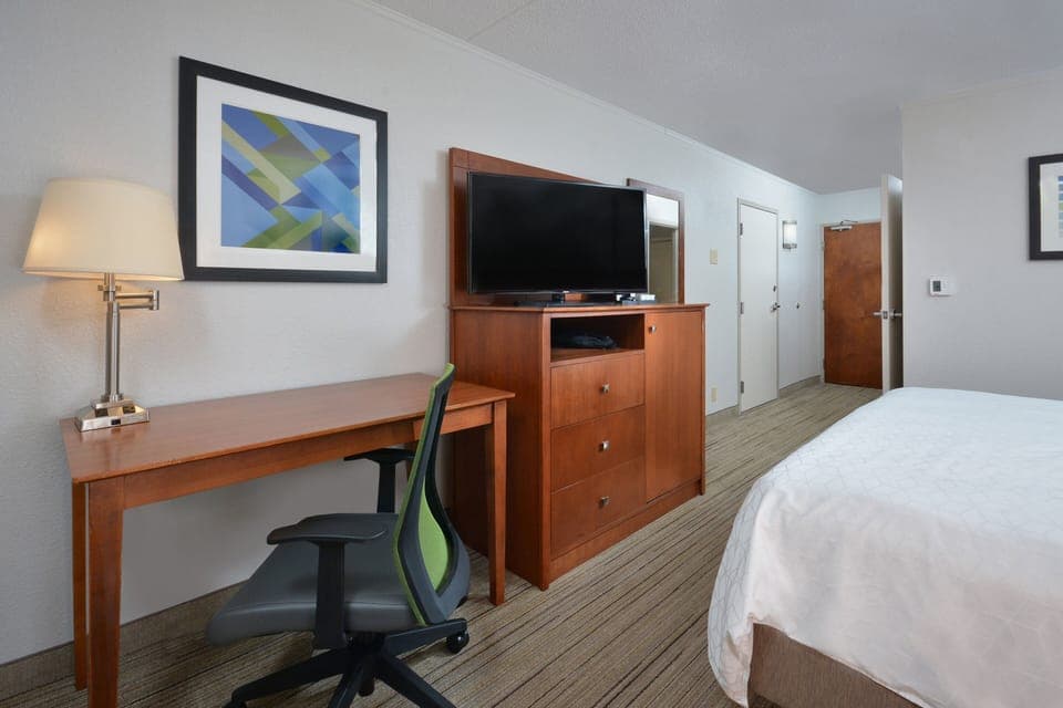 In-room safe, desk, iron/ironing board, free cribs/infant beds