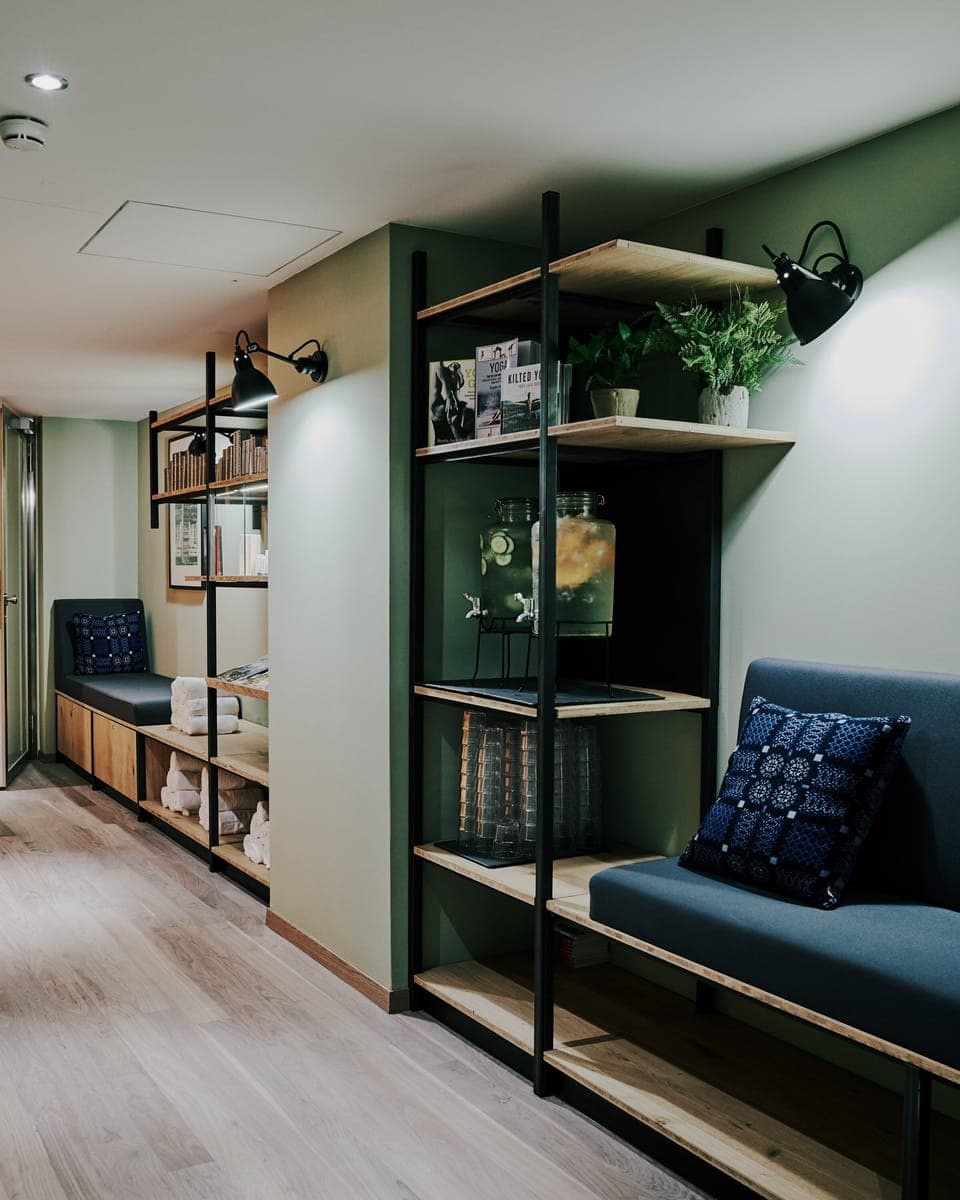 Couples treatment rooms, sauna, hot tub, steam room, body treatments