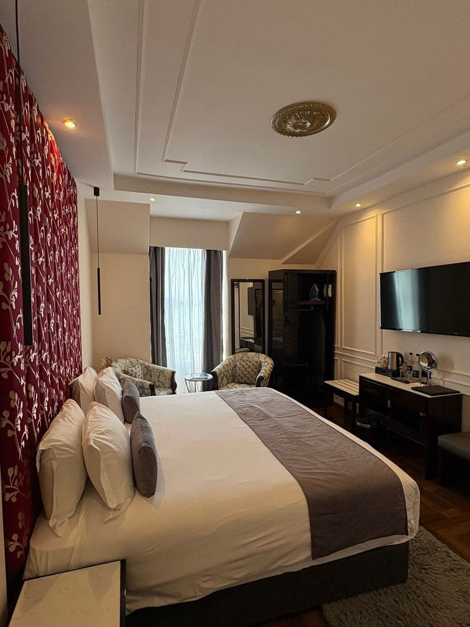 Kerrera Suite | Blackout drapes, iron/ironing board, free WiFi, bed sheets