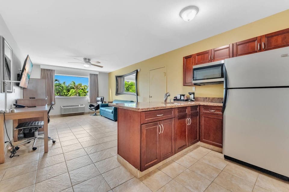 Premium bedding, in-room safe, individually decorated