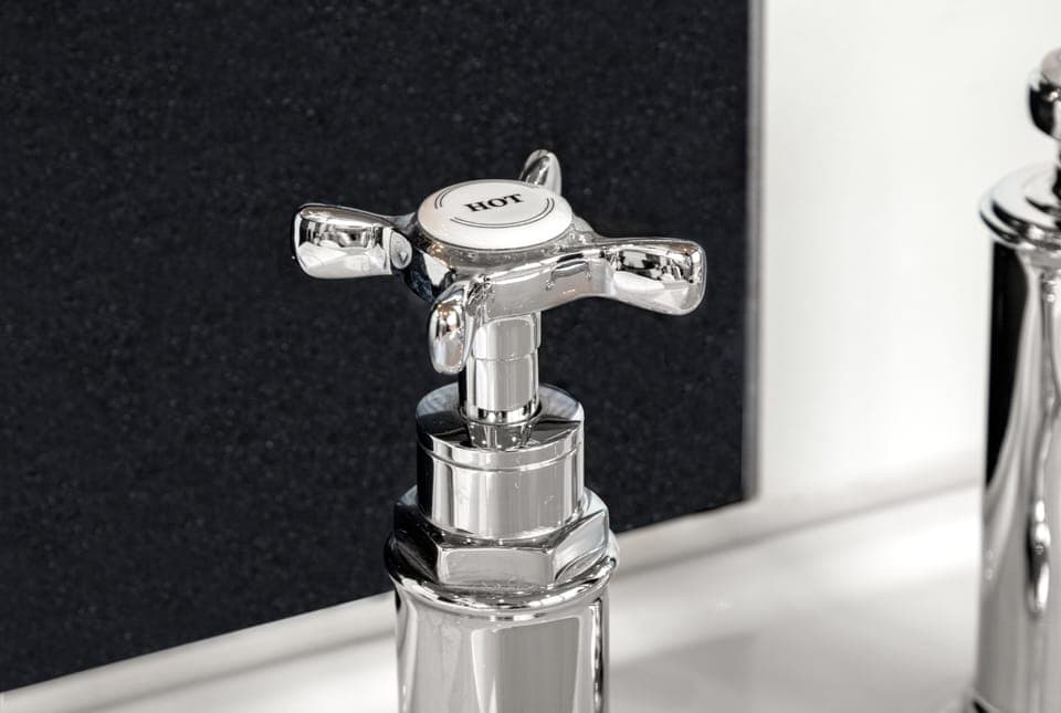 Single Room | Hypo-allergenic bedding, minibar, in-room safe, desk