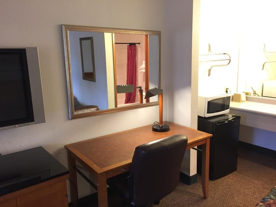 Desk, iron/ironing board, free WiFi, bed sheets