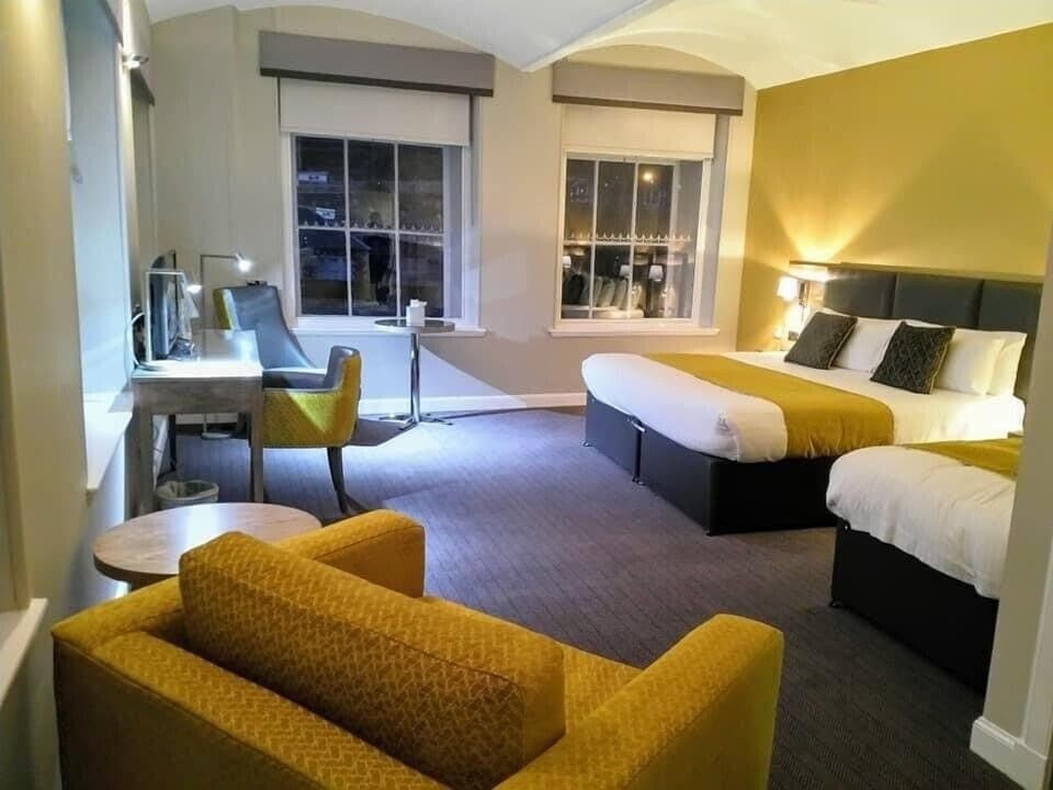 Family Room | Desk, iron/ironing board, free WiFi, bed sheets