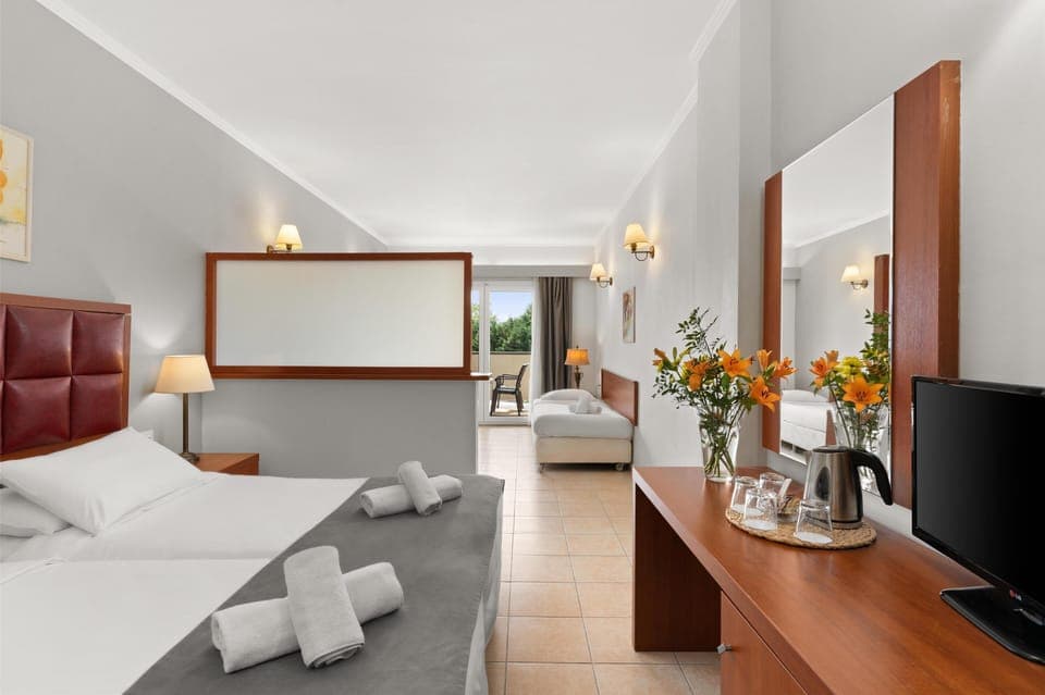 1 bedroom, Egyptian cotton sheets, Select Comfort beds, in-room safe