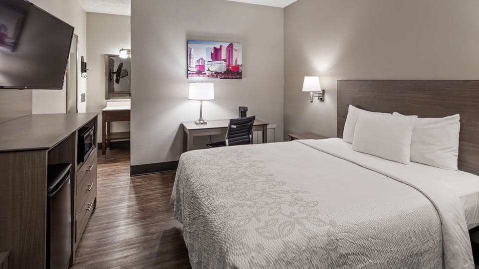 Standard Room, 1 Queen Bed, Non Smoking, Refrigerator & Microwave (2nd Floor) | Premium bedding, Select Comfort beds, desk, laptop workspace