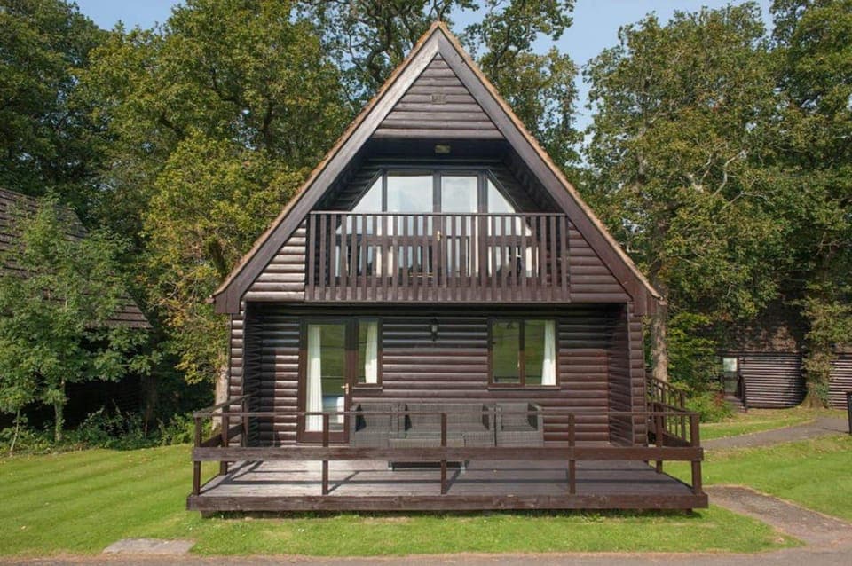 Swiss Style Lodge | Hypo-allergenic bedding, iron/ironing board, free WiFi, bed sheets