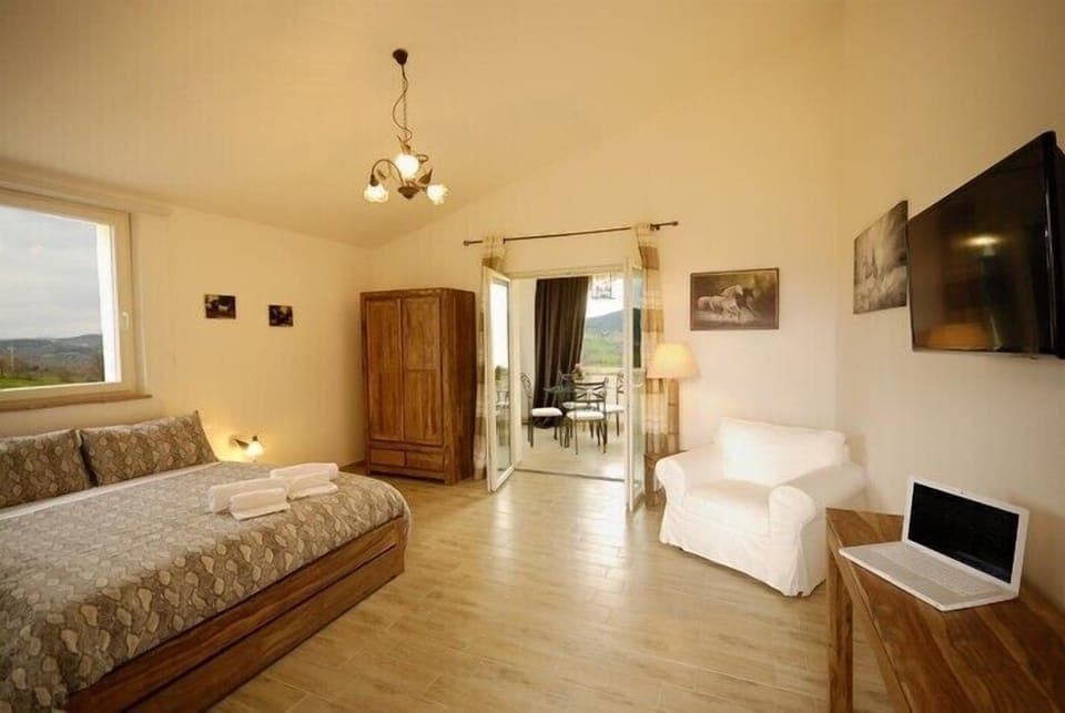 Suite | Premium bedding, down comforters, desk, iron/ironing board