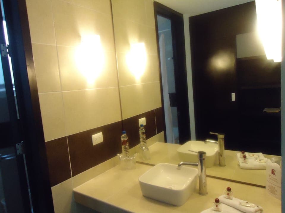 Standard Double Room | Bathroom sink