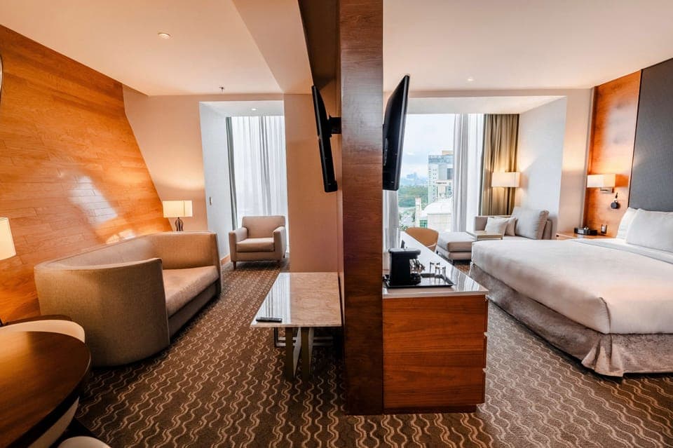 Junior Suite, 1 King Bed, Non Smoking | Living area