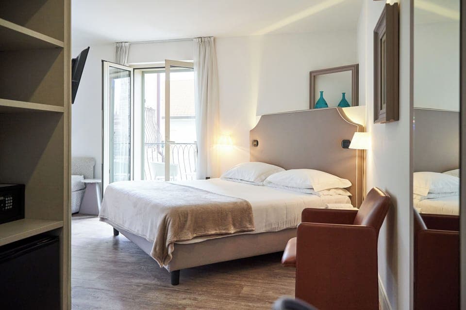 Premium bedding, down comforters, pillowtop beds, minibar