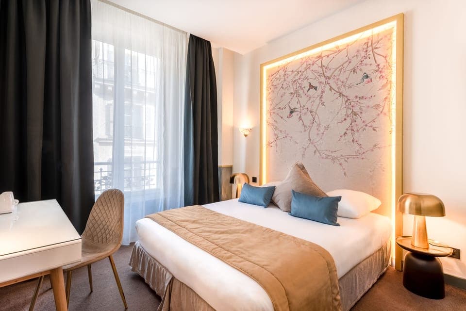 Classic Double Room | In-room safe, desk, laptop workspace, soundproofing