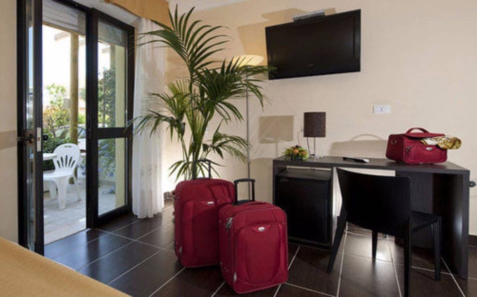 Minibar, in-room safe, desk, cribs/infant beds