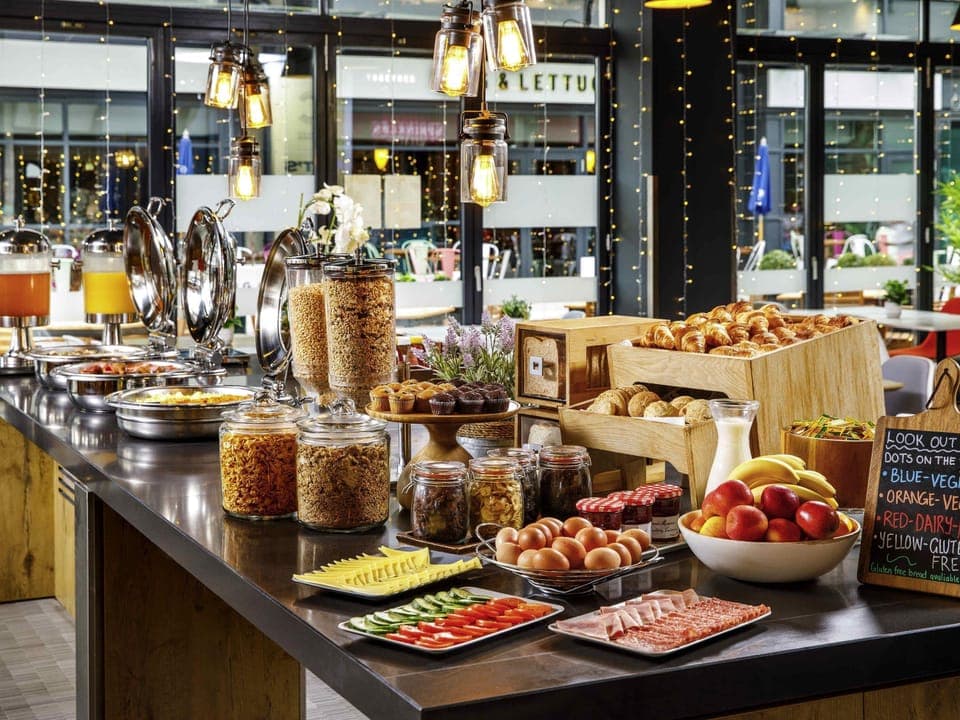 Daily buffet breakfast (GBP 12 per person)