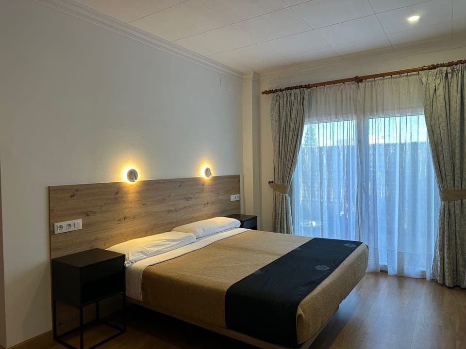 Double Room | In-room safe, free WiFi, bed sheets