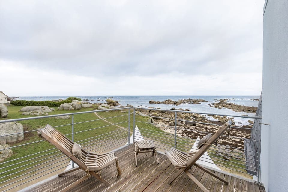 Premium bedding, in-room safe, individually decorated