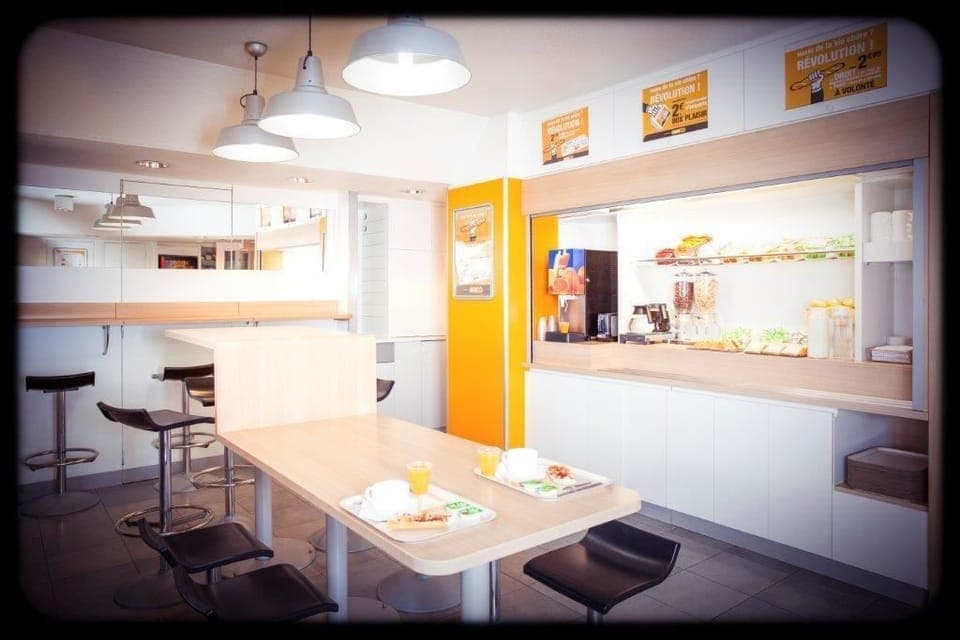 Daily buffet breakfast (EUR 5.90 per person)