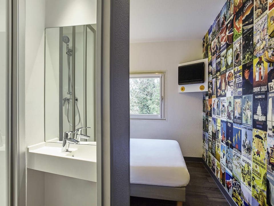 Room, 1 Double Bed, Private Bathroom (Cabrio) | Desk, free cribs/infant beds, free WiFi, bed sheets