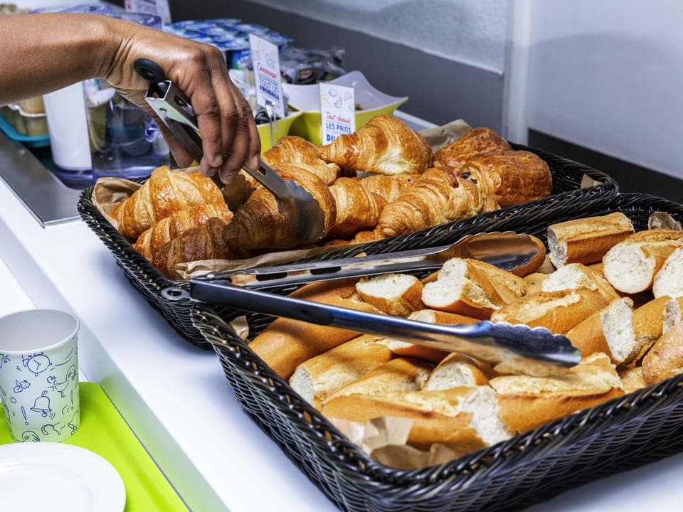 Daily buffet breakfast (EUR 9.90 per person)