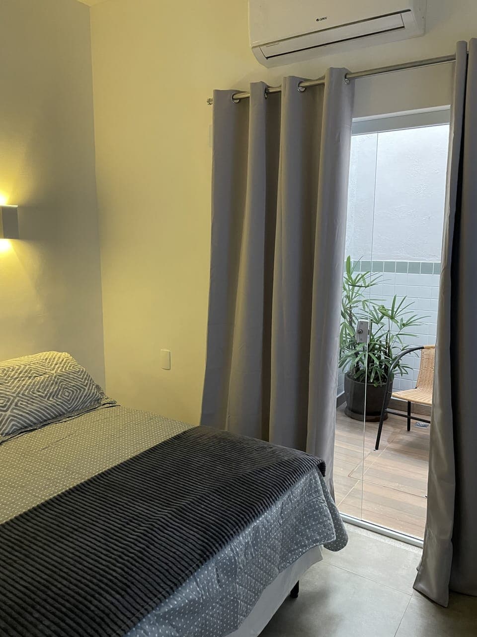 Standard Double Room, 1 Bedroom | Minibar, individually decorated, desk, blackout drapes