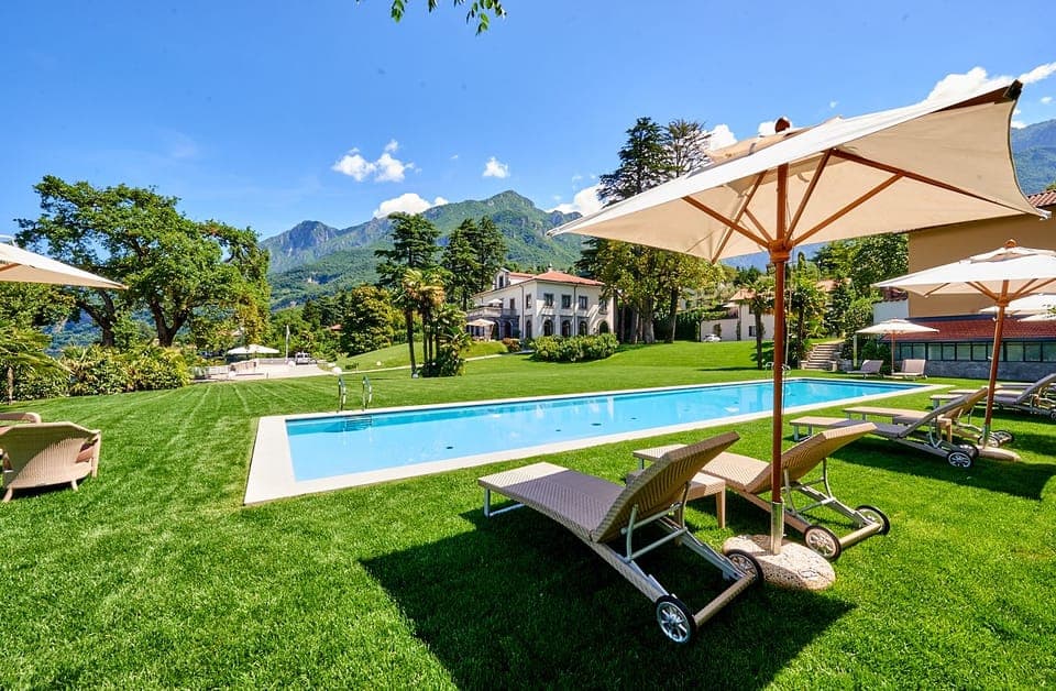 Outdoor pool, pool umbrellas, sun loungers