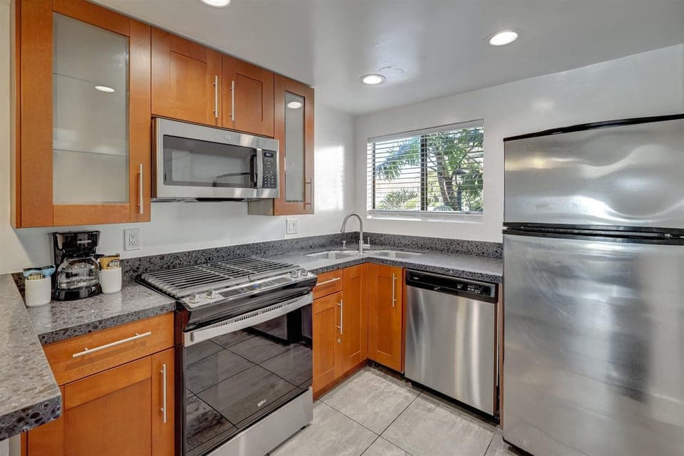 South Premier 2 Bedroom | Private kitchen | Fridge, microwave, coffee/tea maker