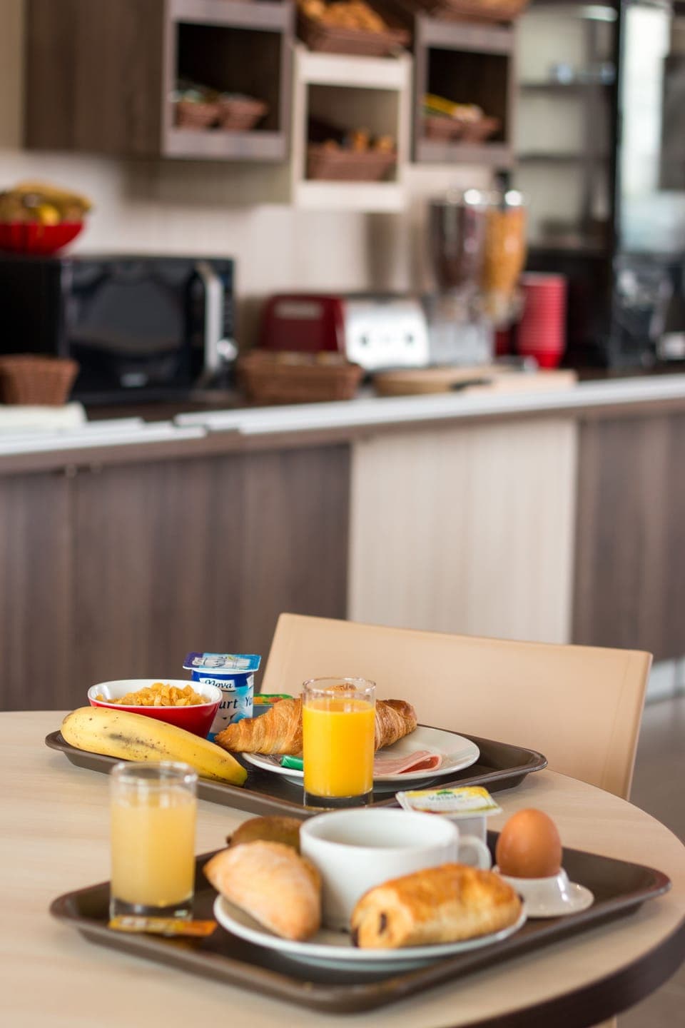 Daily buffet breakfast (EUR 9.90 per person)