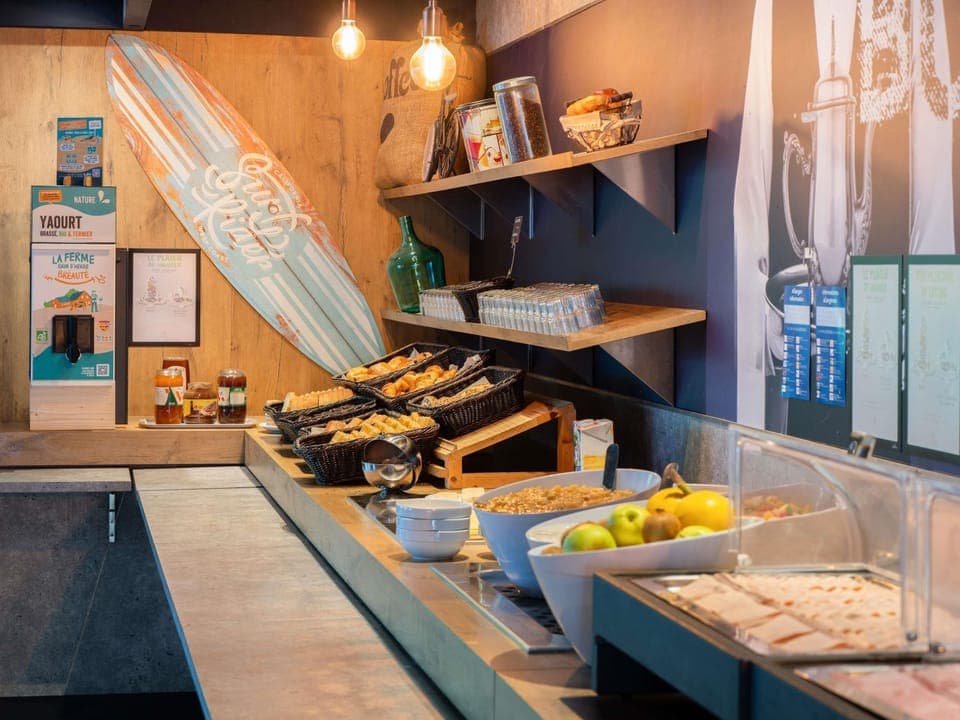 Daily buffet breakfast (EUR 10.90 per person)